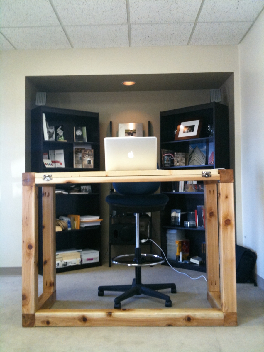 Standing drafting clearance table